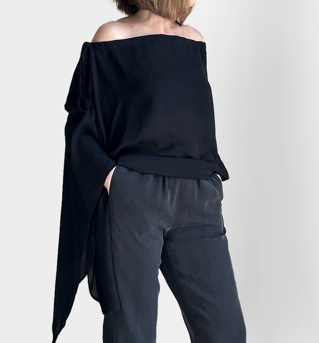 Poncho Cervo Silk Top | Crepe Noir - poncho - CRUZ&PEPITA
